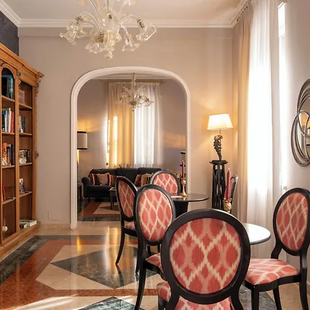 La Hotel Siena